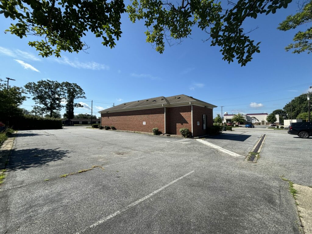 Property photo 2 — 1201 Summit Ave – Greensboro, NC