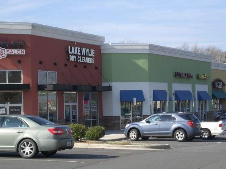 Anchor Shops Place – 125 Evergreen Rd