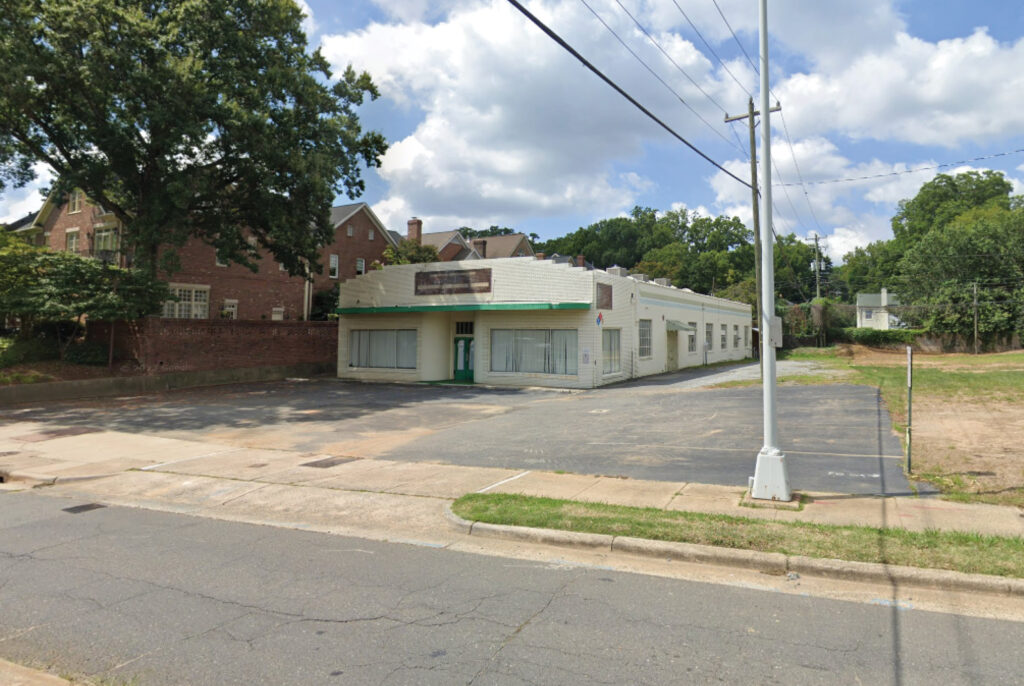 Property photo 1 — 918 E Morehead St