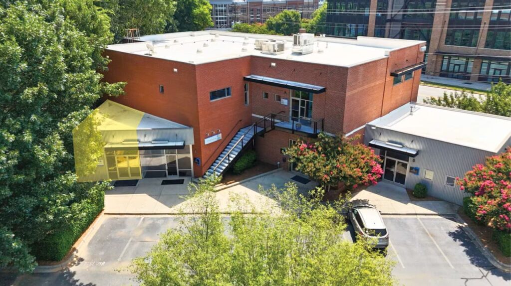 Property photo 1 — 2010 South Tryon St